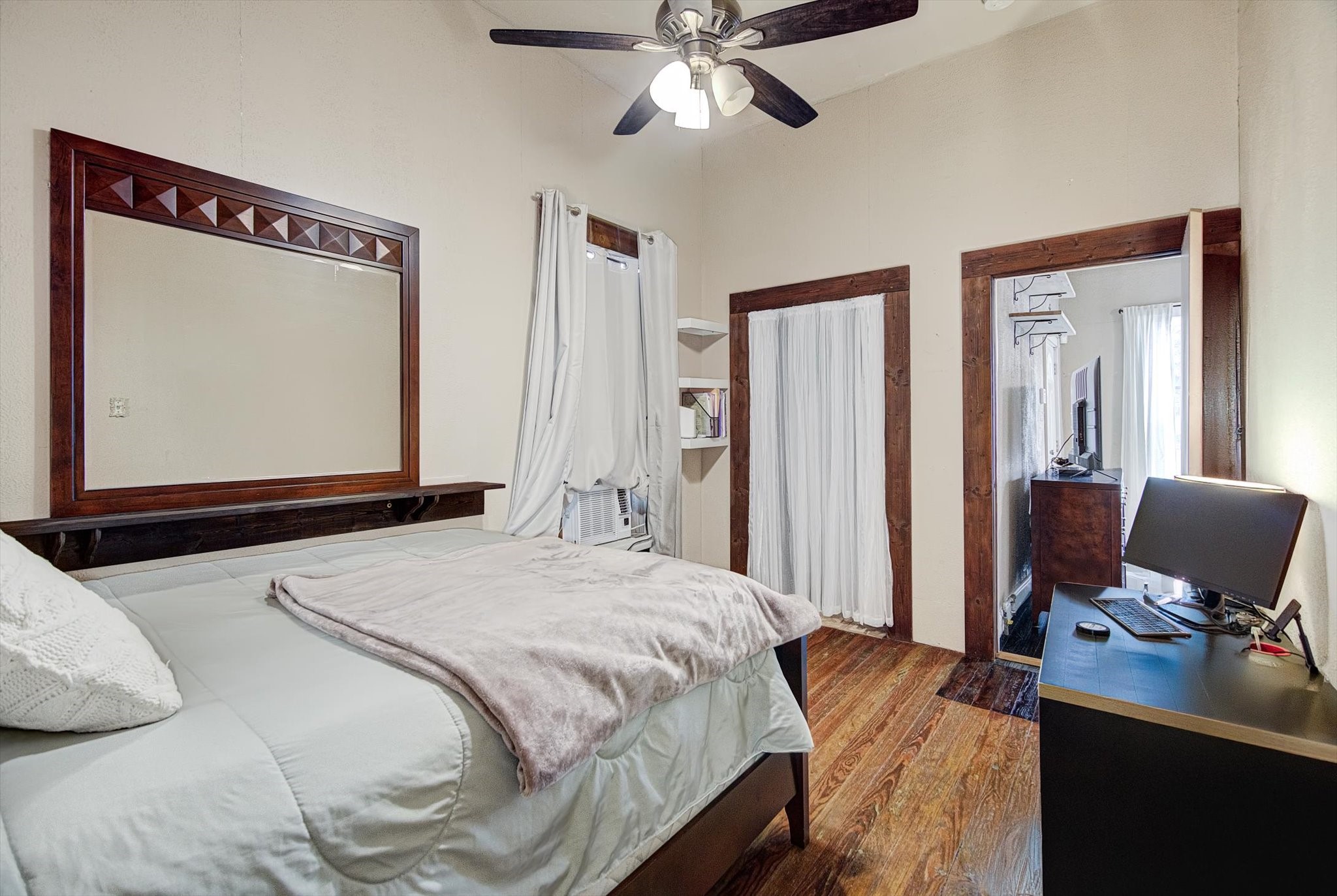 515 Bishop Street Houston, TX 77009 - Photo 9 of 18 a bedroom with a bed and a computer on the desk