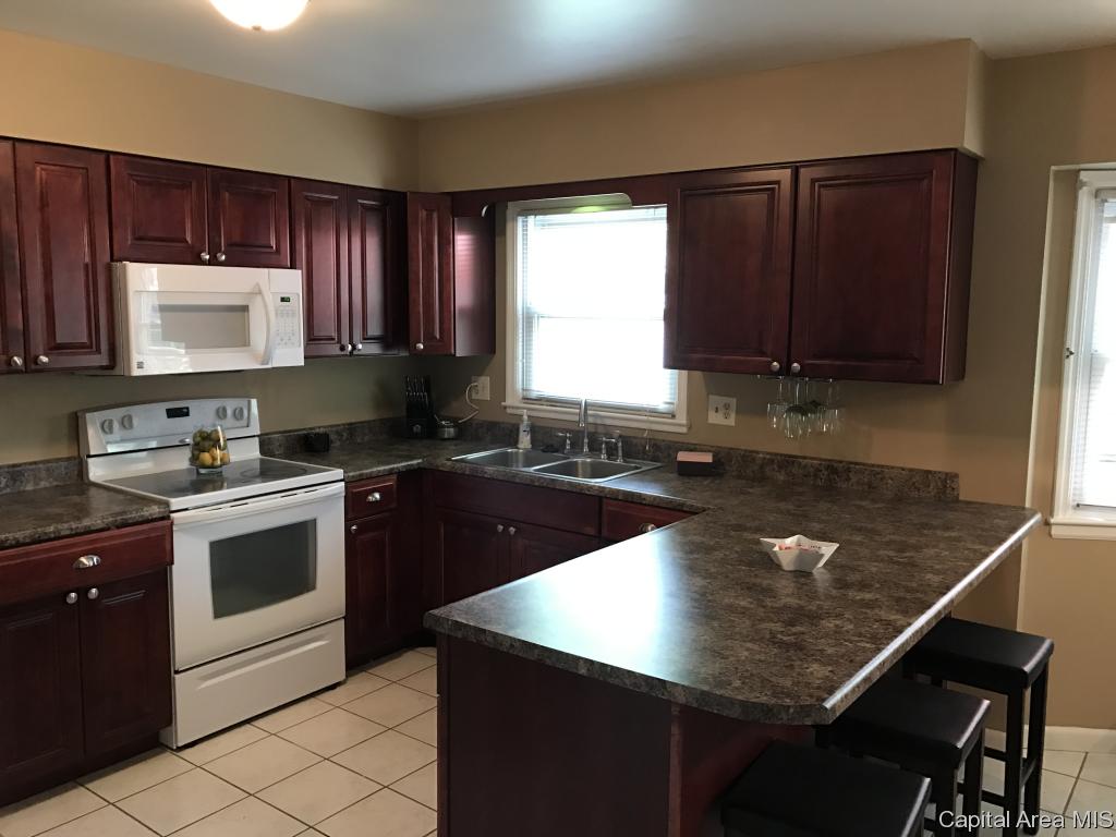110 Bellerive Road Springfield, IL 62704 - Photo 9 of 28