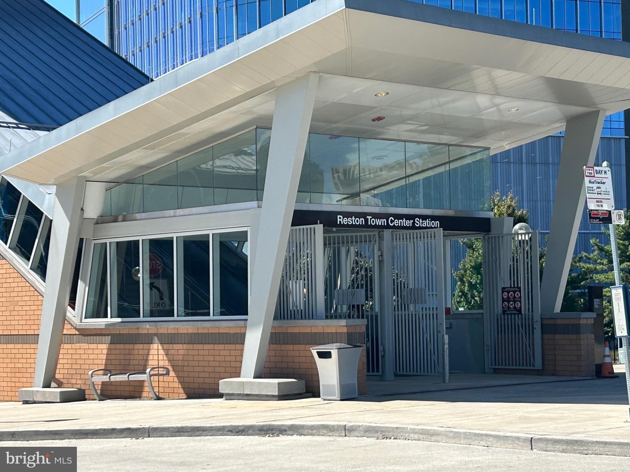 11637 Quail Ridge Court Reston, VA 20194 - Photo 40 of 40 a view of a balcony