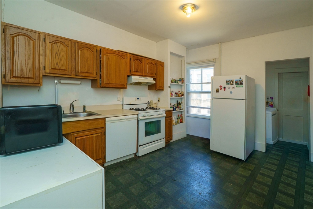 39 Strathmore Road, Unit 3 Boston, MA 02135 - Photo 5 of 18