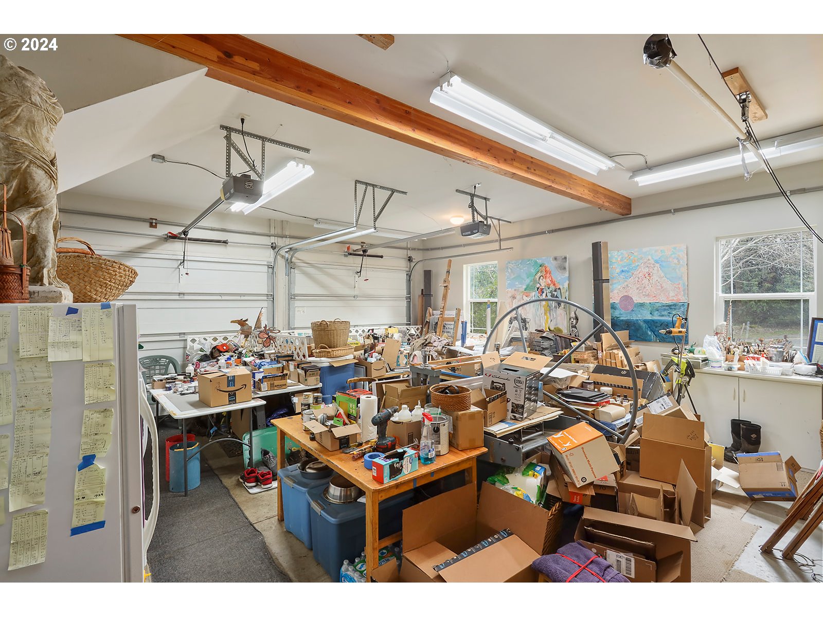 1190 Methodist Road Hood River, OR 97031 - Photo 23 of 41 a living room with lots of furniture