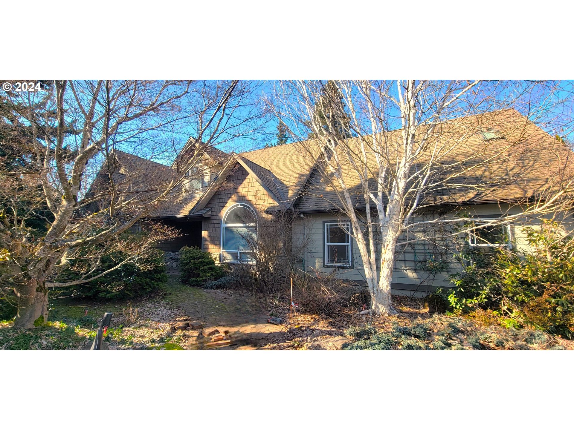 1190 Methodist Road Hood River, OR 97031 - Photo 3 of 41 a view of a house with a yard