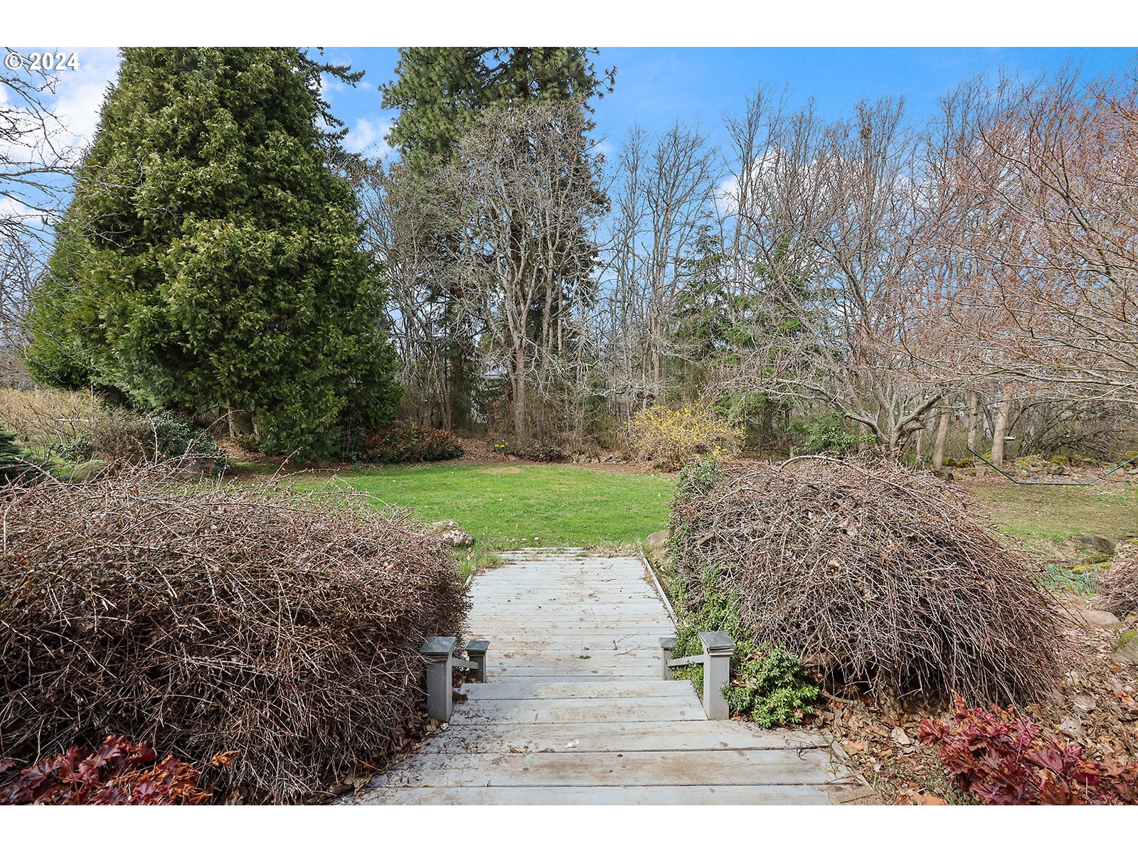 1190 Methodist Road Hood River, OR 97031 - Photo 39 of 41 a view of a backyard with green space