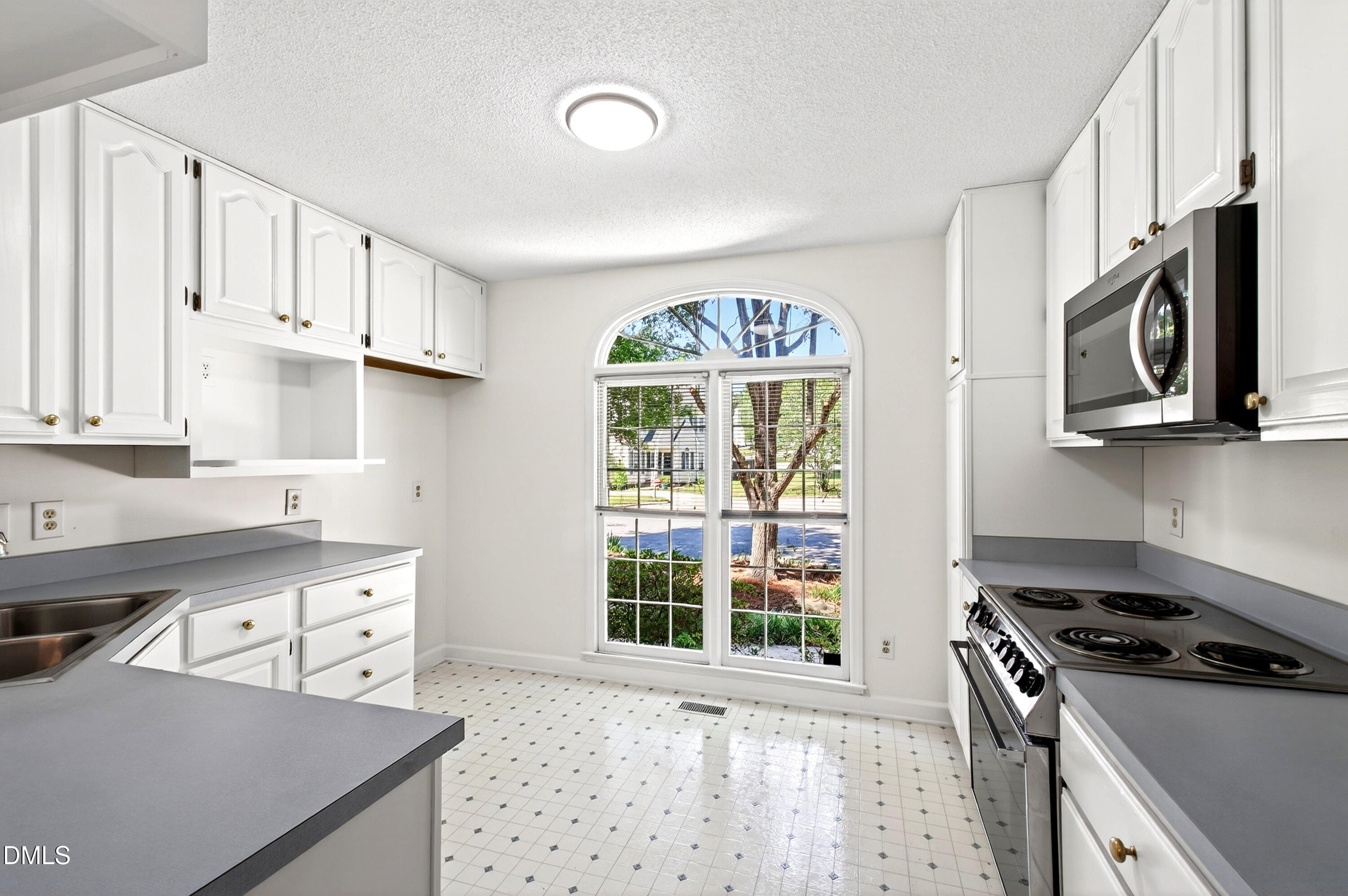 4305 Dinwiddie Court Raleigh, NC 27604 - Photo 12 of 40