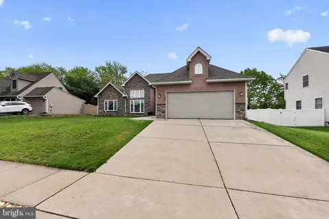 $470,000 | 150 Sunset Drive, Mount Royal, NJ 08061