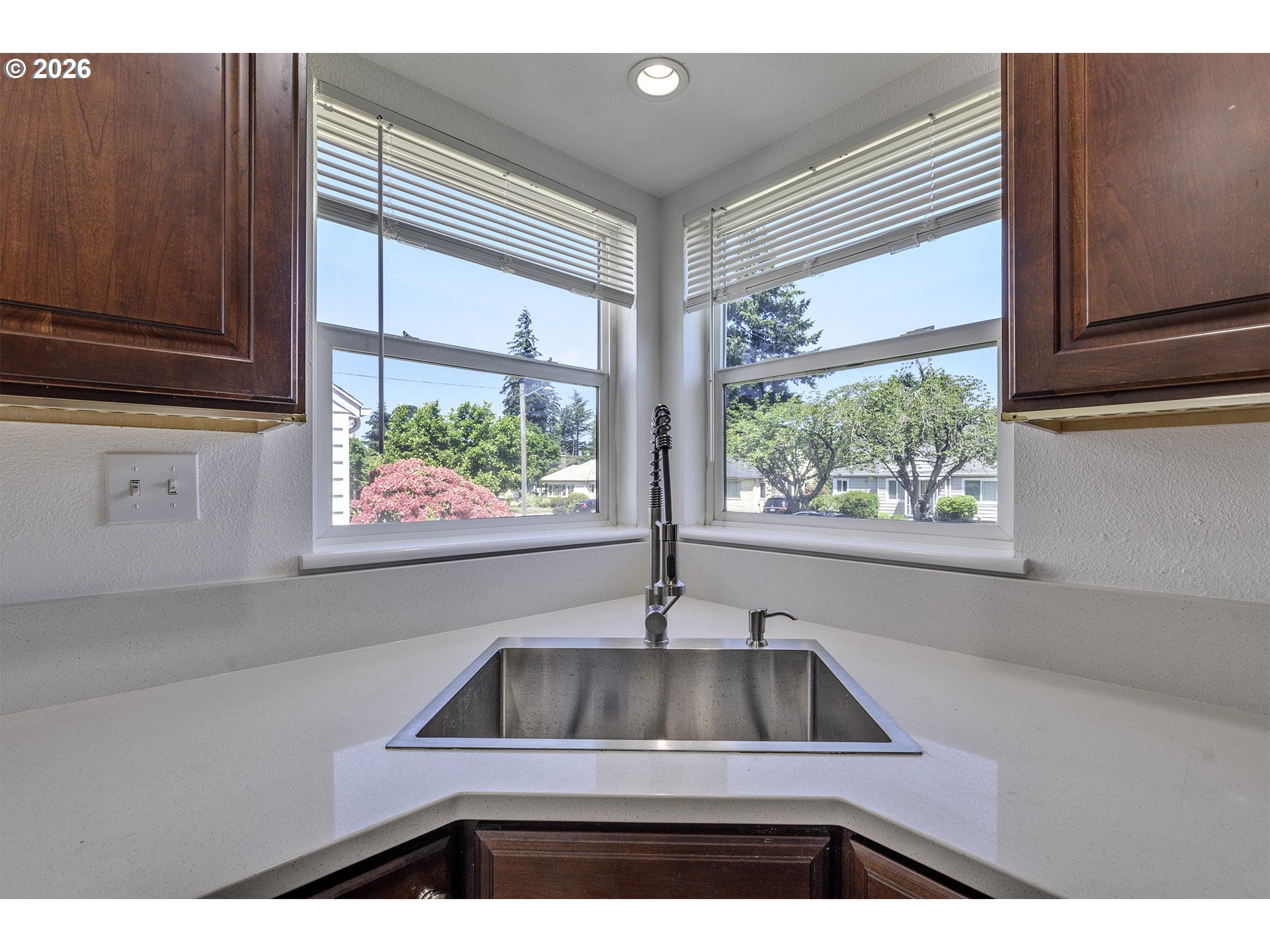 4768 North Yale Street Portland, OR 97203 - Photo 8 of 31