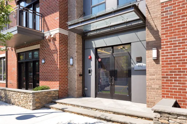 a view of a building entrance