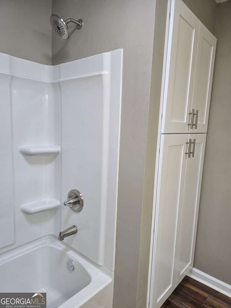 123 Preston Drive Fitzgerald, GA 31750 - Photo 16 of 24 a bathroom with a tub and shower
