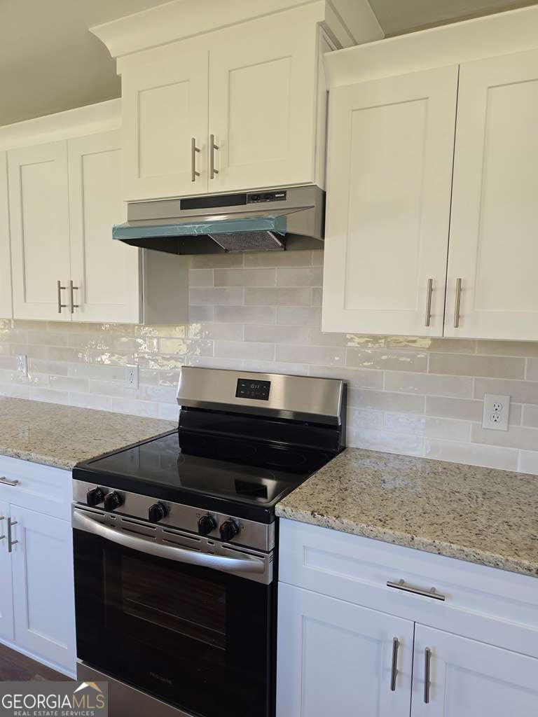 123 Preston Drive Fitzgerald, GA 31750 - Photo 7 of 24 a stove top oven sitting inside of a kitchen
