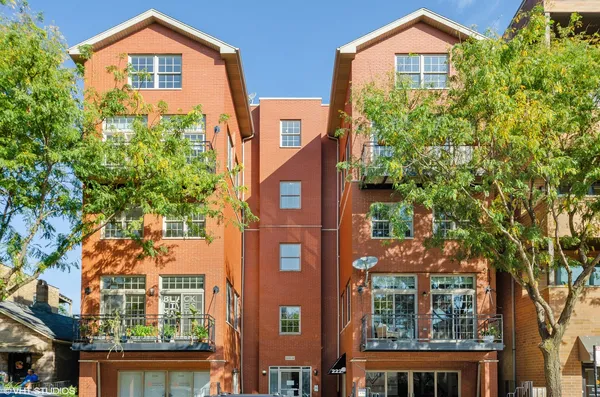 $699,000 | 2222 West Armitage Avenue, Unit 2E, Chicago, IL 60647