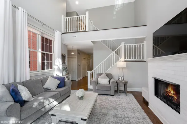 $699,000 | 2222 West Armitage Avenue, Unit 2E, Chicago, IL 60647