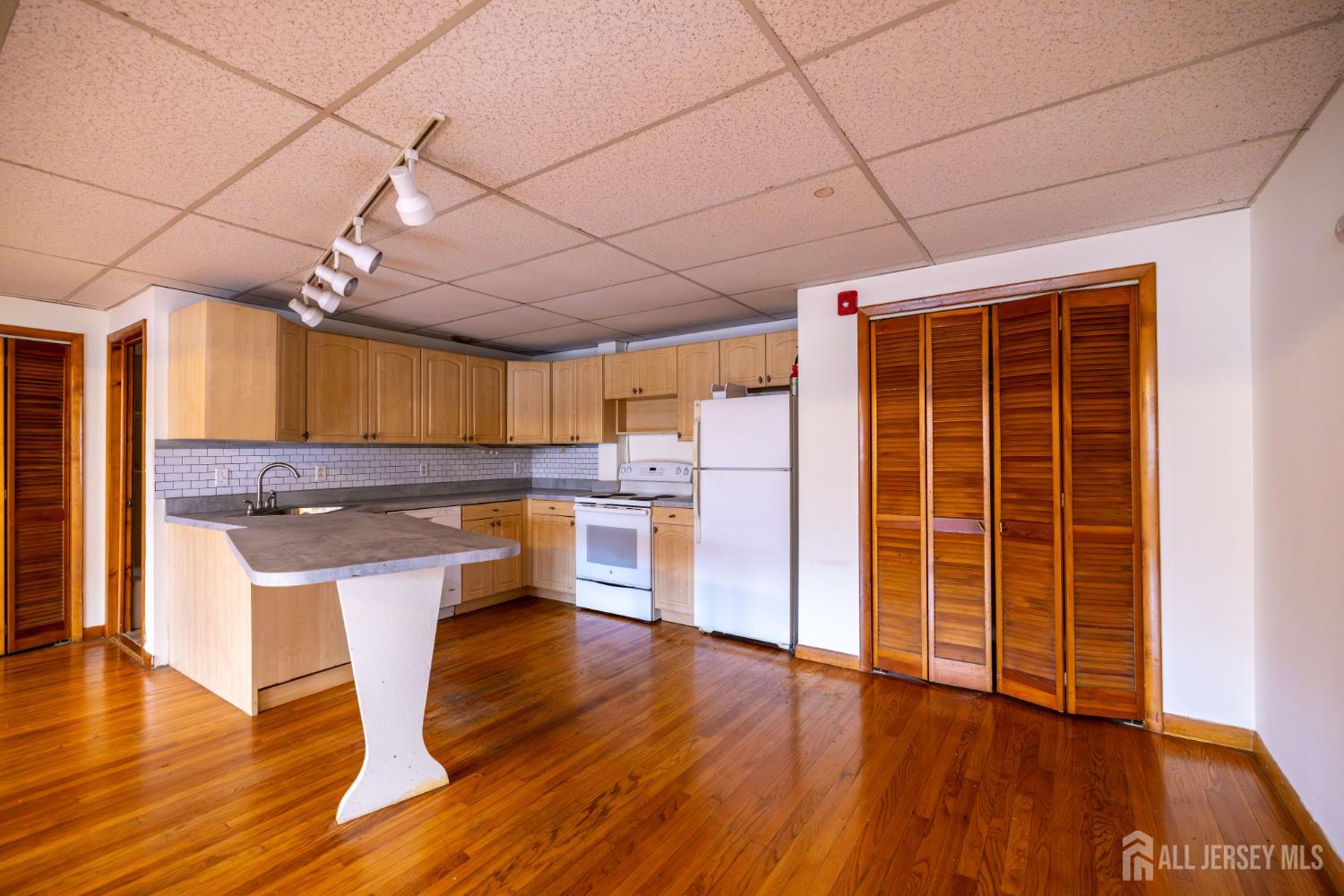353 Springfield Avenue Summit, NJ 07901 - Photo 8 of 14