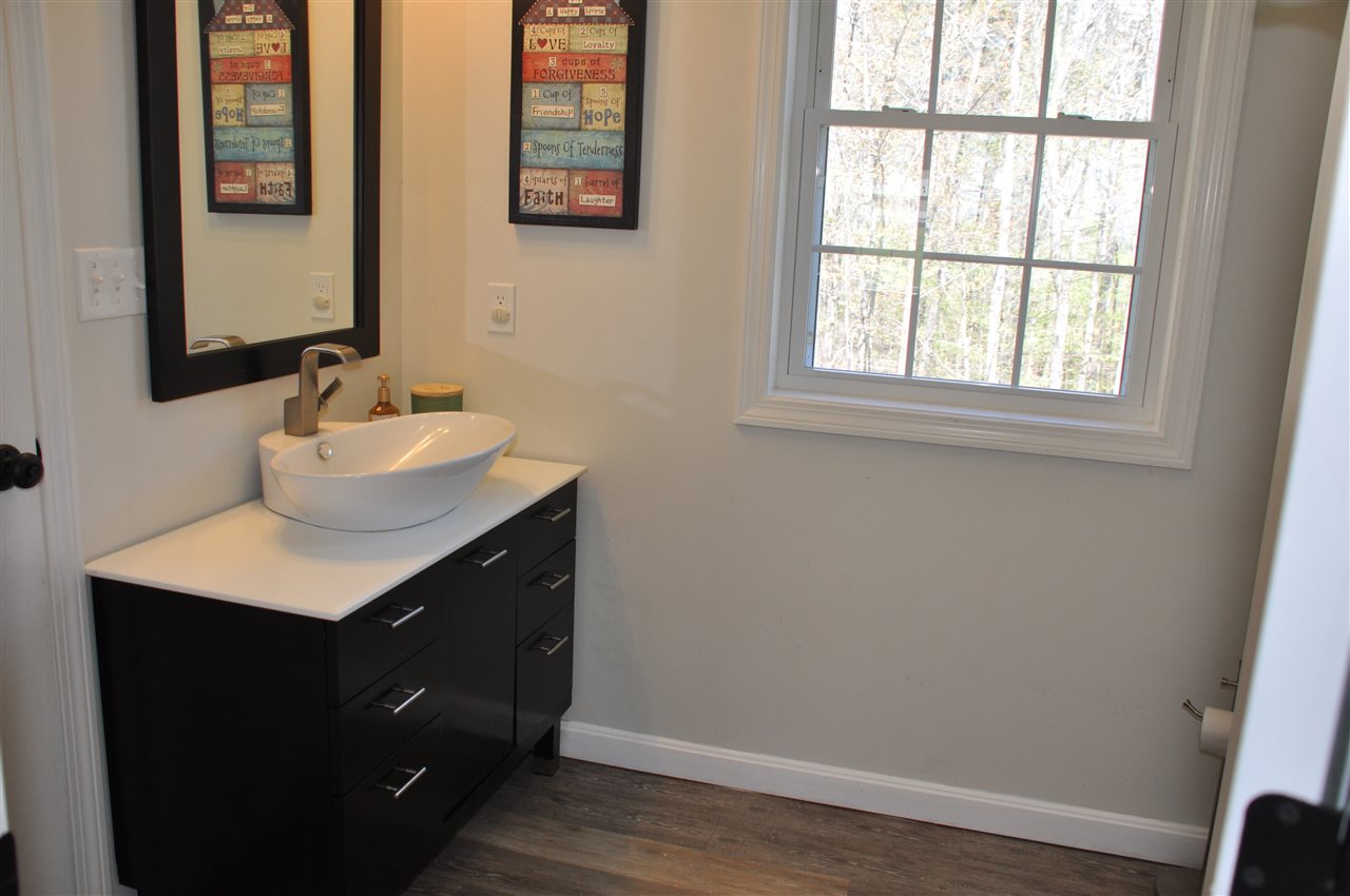 10 Mountain View Road Hooksett, NH 03106 - Photo 15 of 35