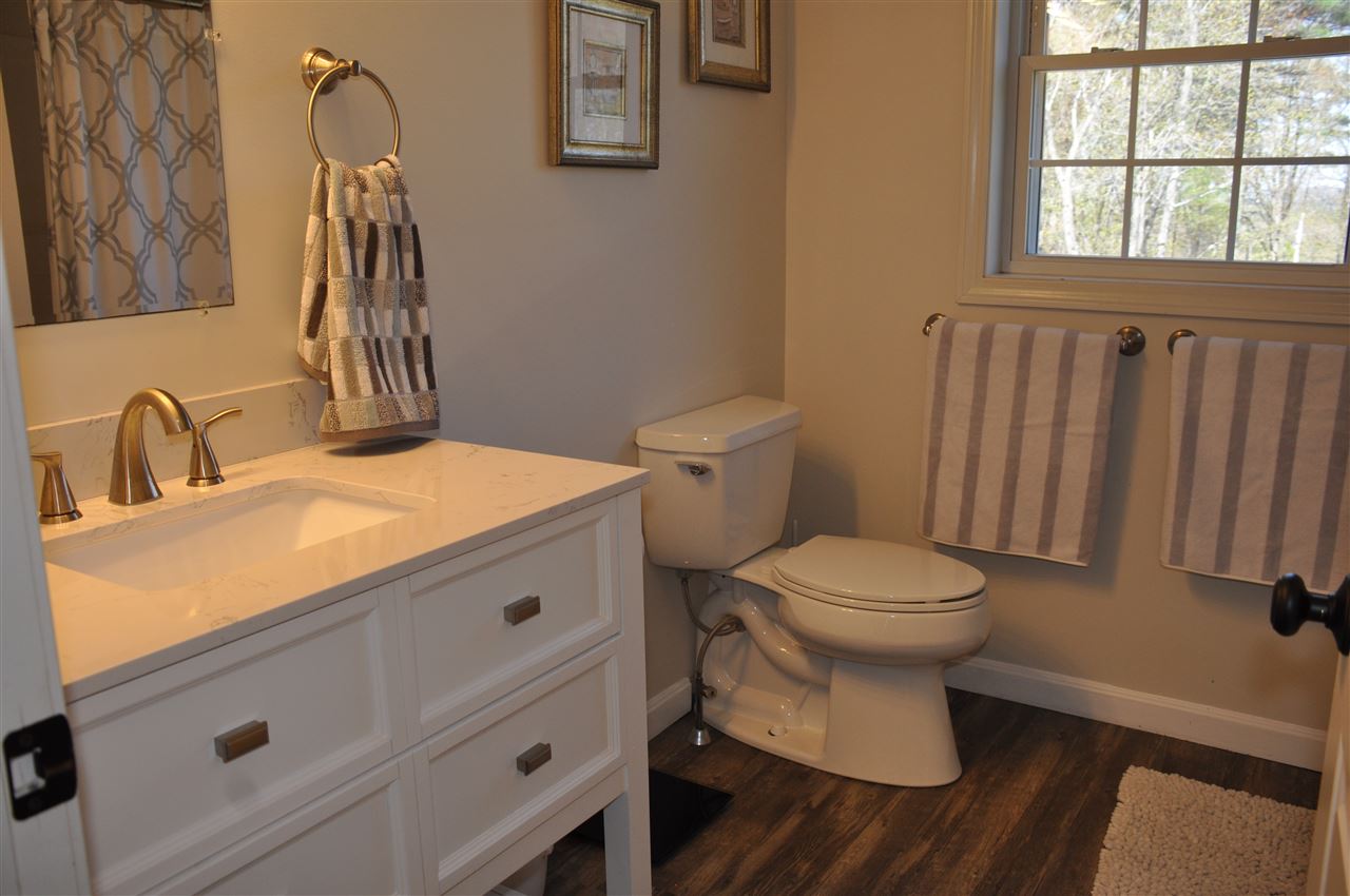 10 Mountain View Road Hooksett, NH 03106 - Photo 17 of 35