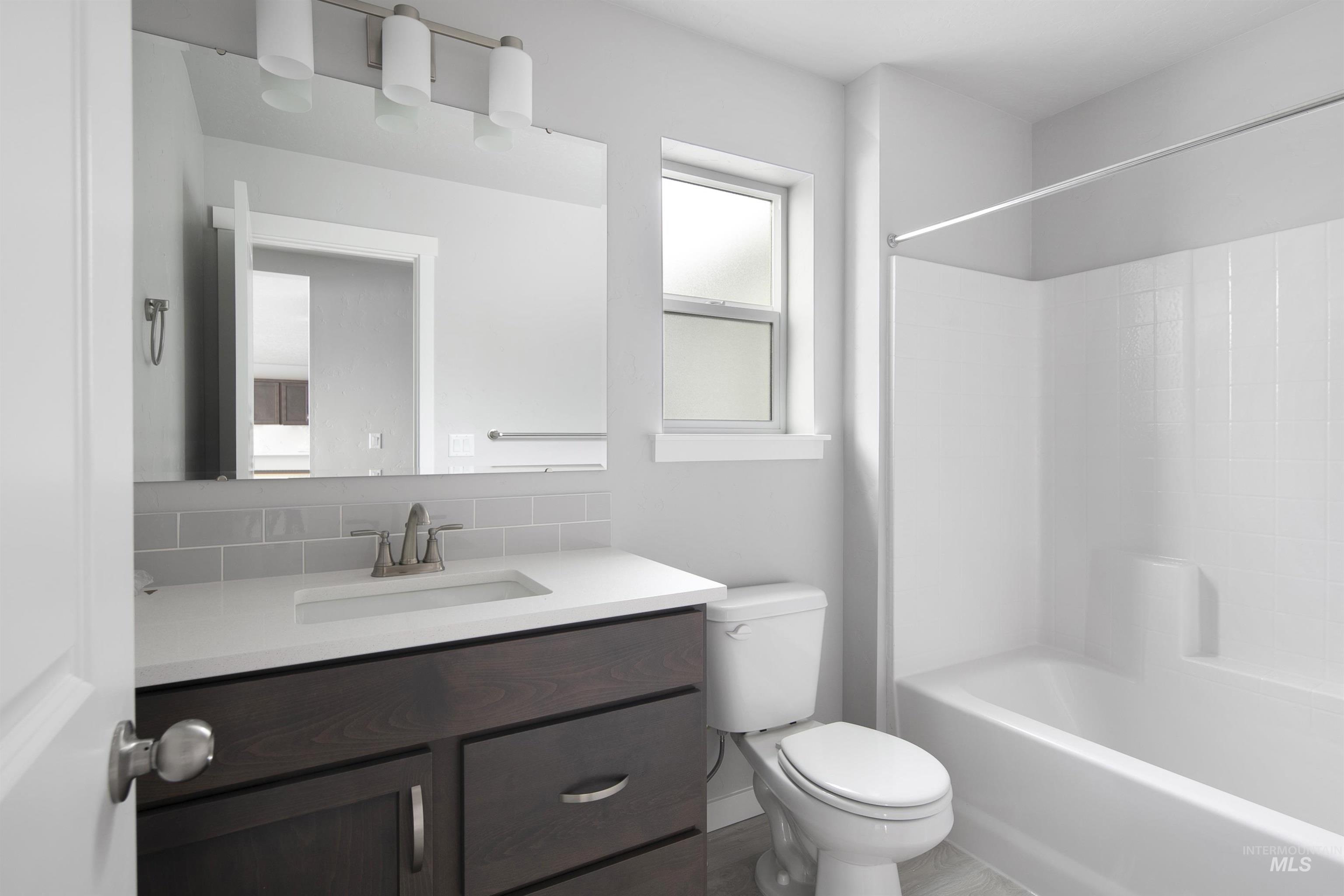 456 South Bobby Way Kuna, ID 83634 - Photo 7 of 10 Full bath with vanity and tub / shower combination
