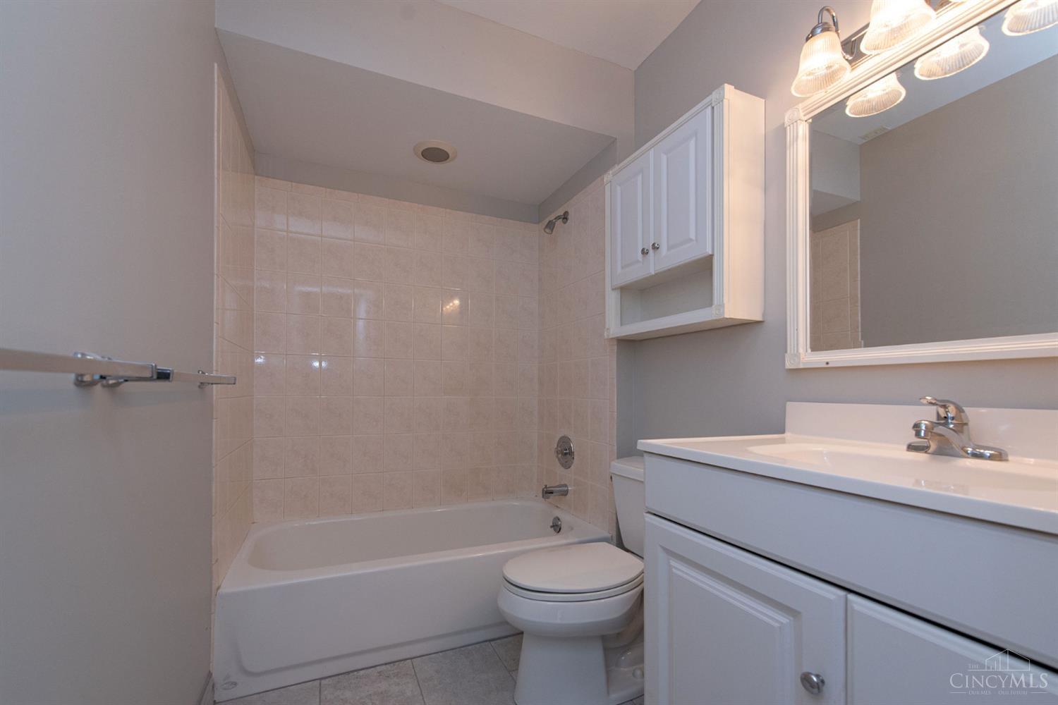 1743 Compton Road Cincinnati, OH 45231 - Photo 25 of 37 unit 2