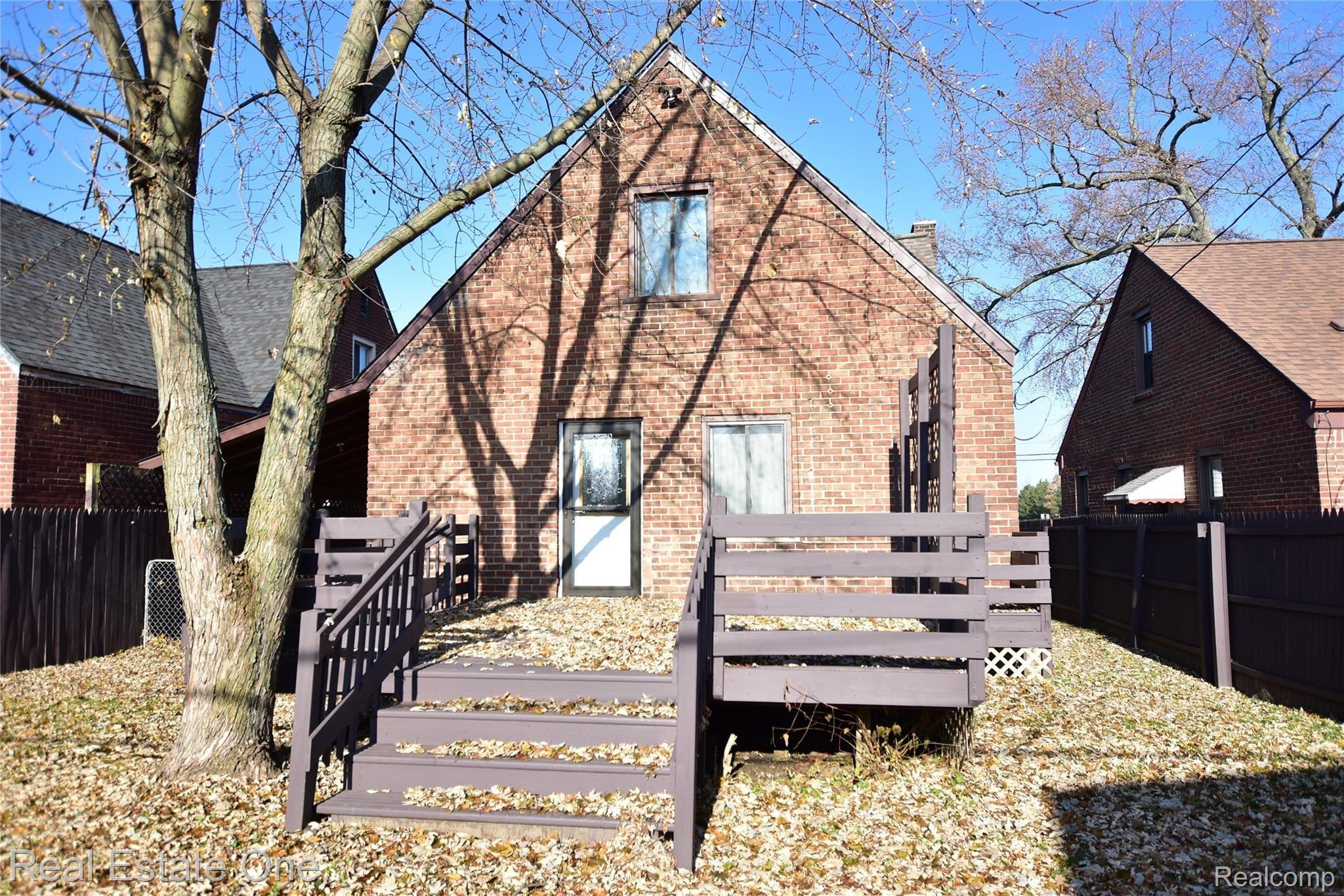 large deck w/direct access