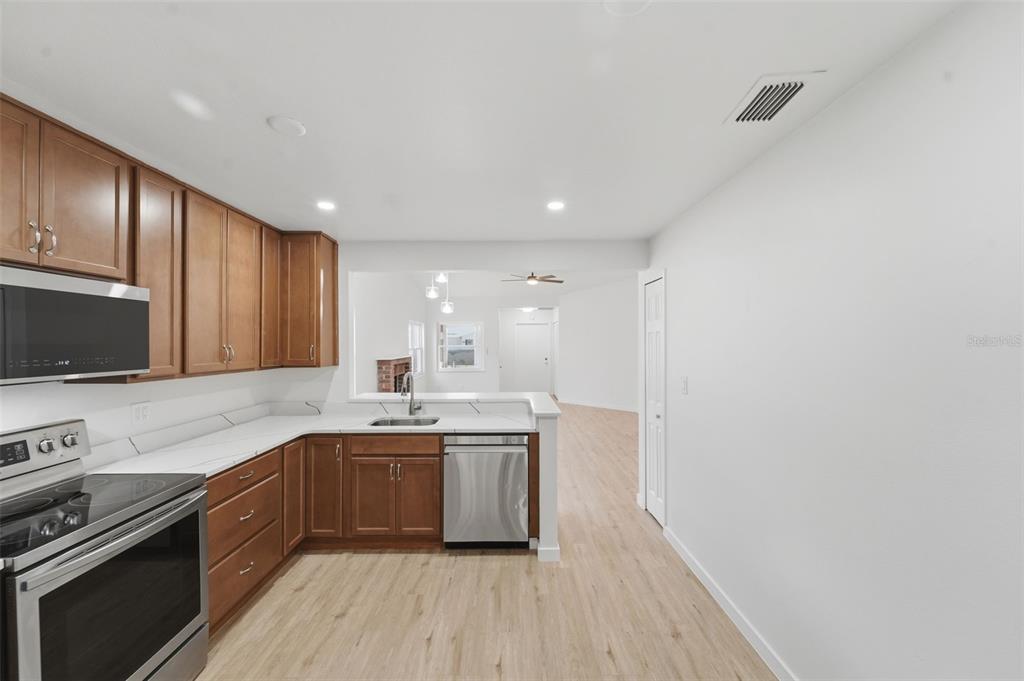 1309 Spring Lite Way Orlando, FL 32825 - Photo 8 of 43