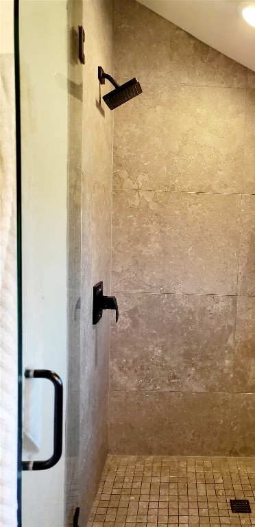 621 Stanton Road Johnson City, TX 78636 - Photo 25 of 40 a bathroom with a shower
