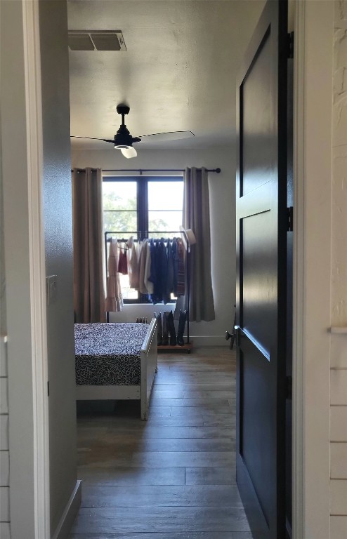 621 Stanton Road Johnson City, TX 78636 - Photo 26 of 40 a living room with furniture and a chandelier