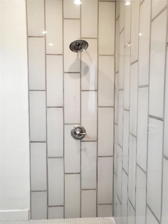 621 Stanton Road Johnson City, TX 78636 - Photo 33 of 40 a bathroom with a shower