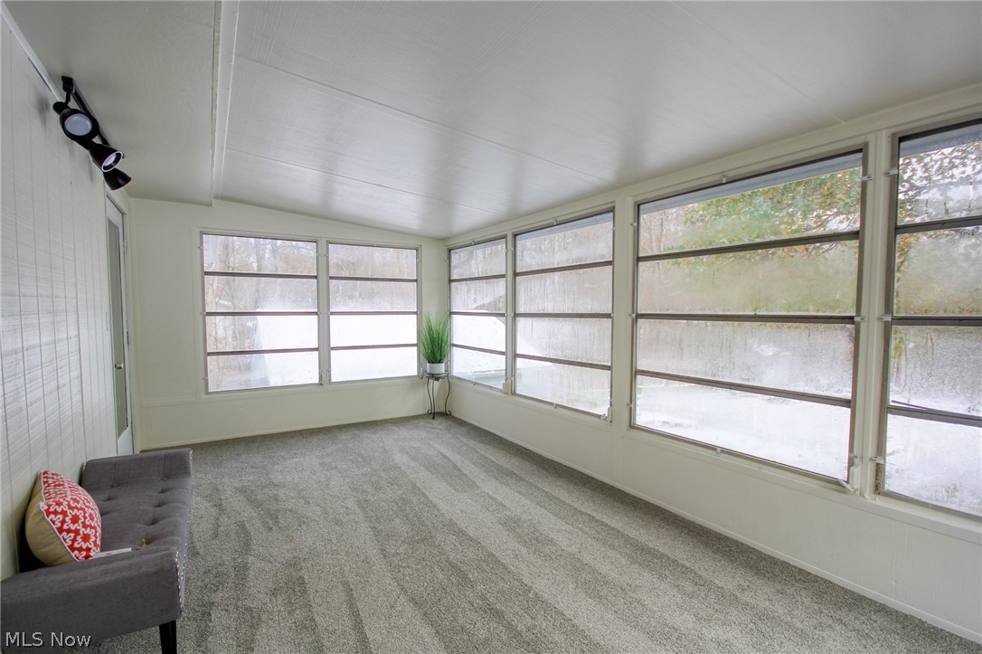 2833 Long Road Uniontown, OH 44685 - Photo 17 of 33