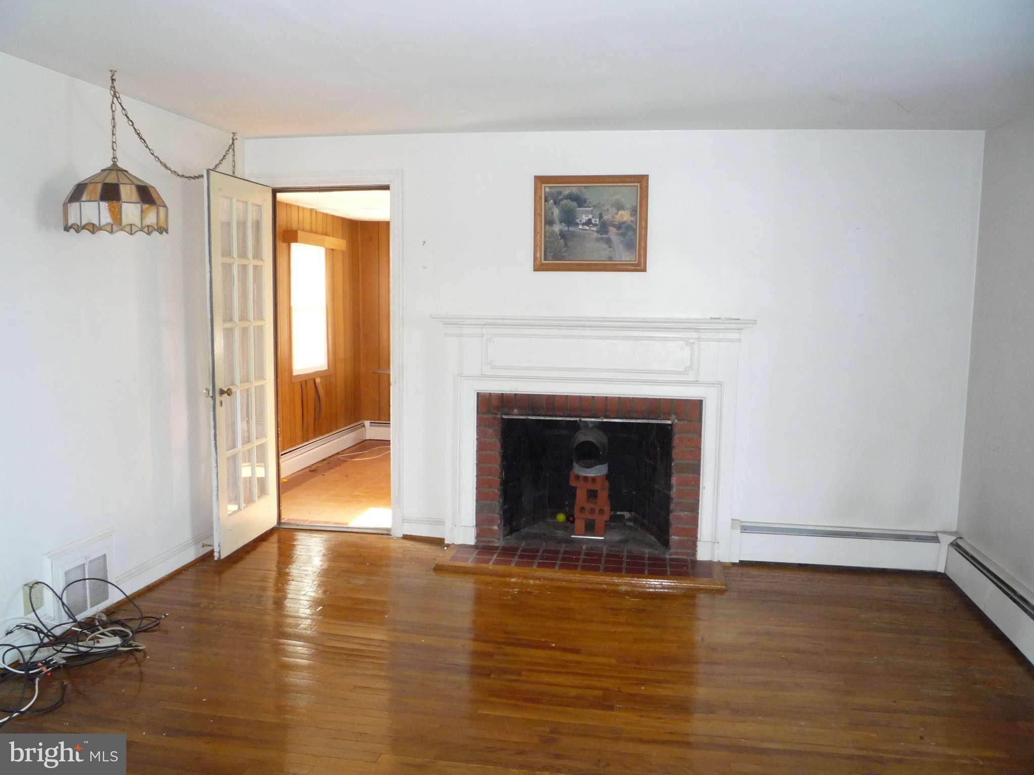 9200 Damascus Road Damascus, MD 20872 - Photo 7 of 19 Living Room