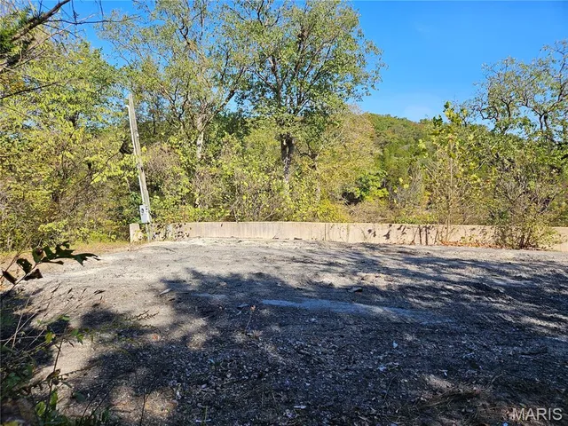 $244,000 | 2151 Lake Park Trail, De Soto, MO 63020