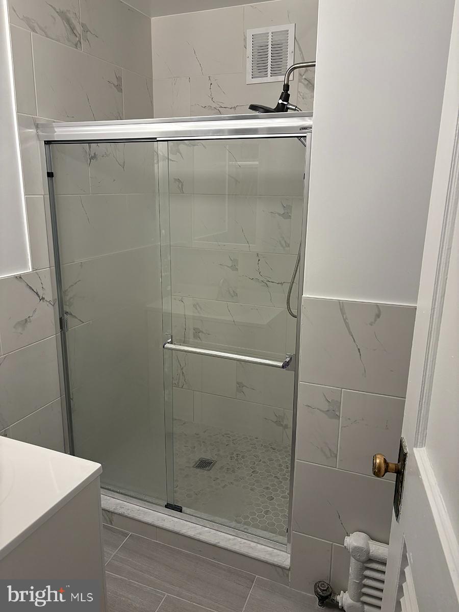 1324-00 Locust Street, Unit 1017 Philadelphia, PA 19107 - Photo 9 of 13 a bathroom with a shower