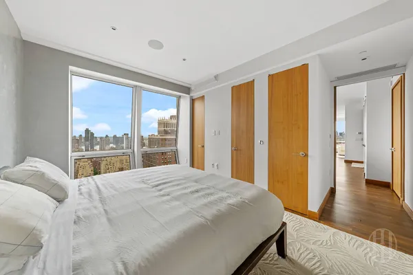 $2,699,000 | 400 5th Avenue, Unit 34B | Midtown South