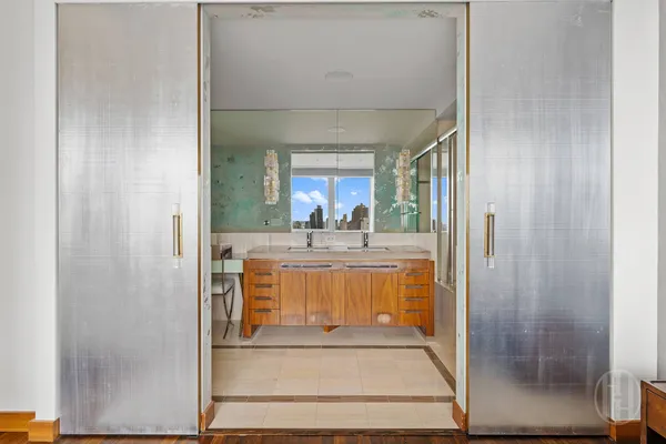 $2,699,000 | 400 5th Avenue, Unit 34B | Midtown South
