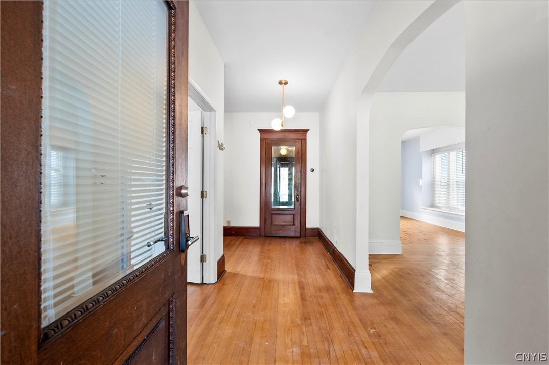 306 Allen Street Syracuse, NY 13210 - Photo 5 of 48