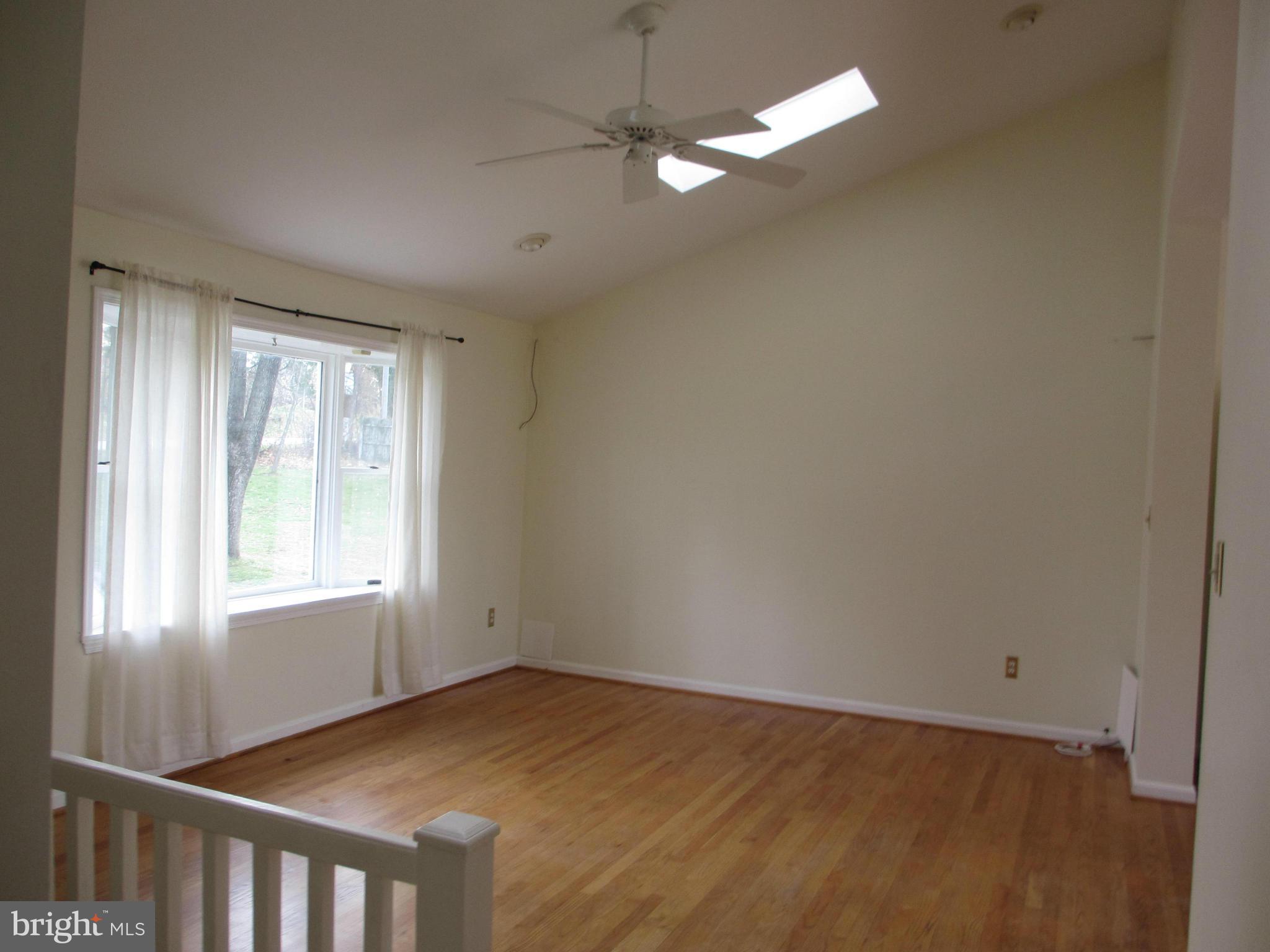 6708 Broadview Road Baltimore, MD 21209 - Photo 4 of 26 Living Room