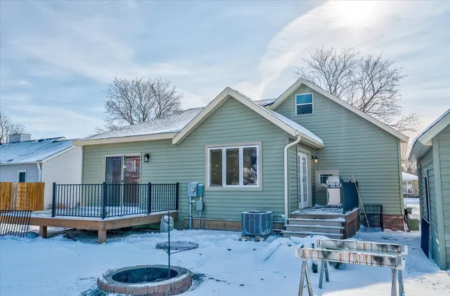 $410,000 | 307 West 3rd Street, Waunakee, WI 53597