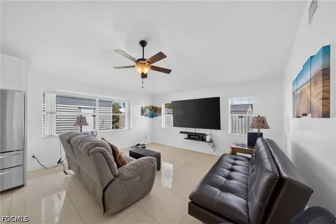 $365,000 | 622 Southeast 10th Avenue, Cape Coral, FL 33990