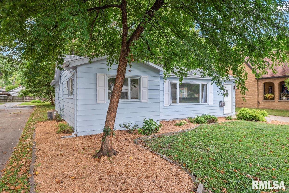 2029 Dial Court Springfield, IL 62704 - Photo 3 of 30