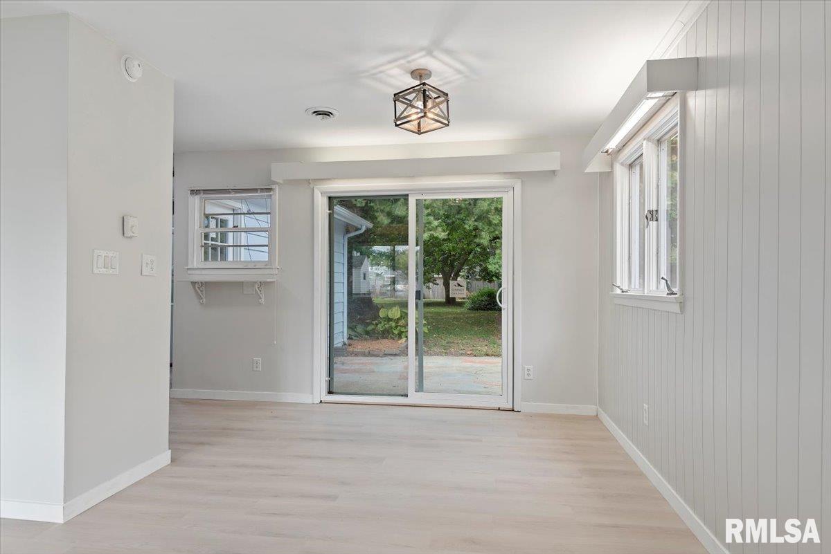 2029 Dial Court Springfield, IL 62704 - Photo 8 of 30