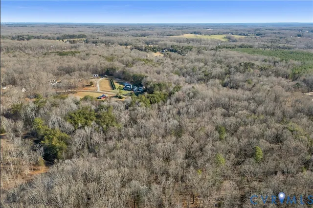 a view of a dry yard