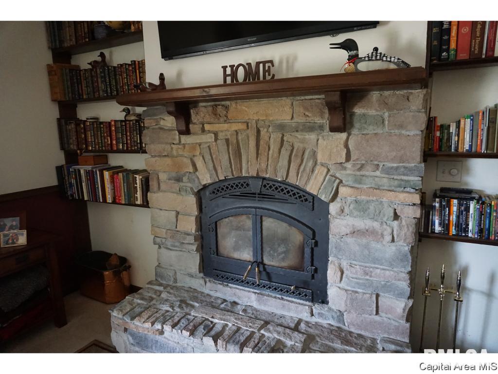 6117 Droege Road Rochester, IL 62563 - Photo 3 of 23
