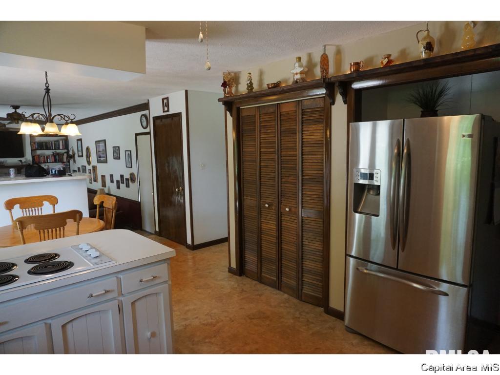 6117 Droege Road Rochester, IL 62563 - Photo 7 of 23