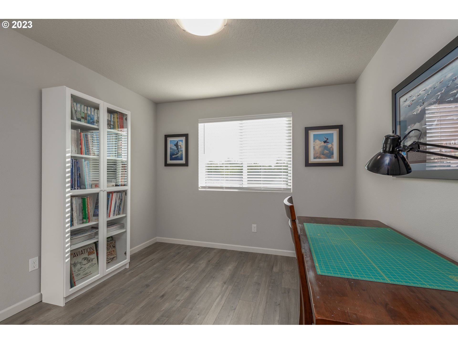 3825 South 39th Place Ridgefield, WA 98642 - Photo 21 of 37 a room with furniture and a window