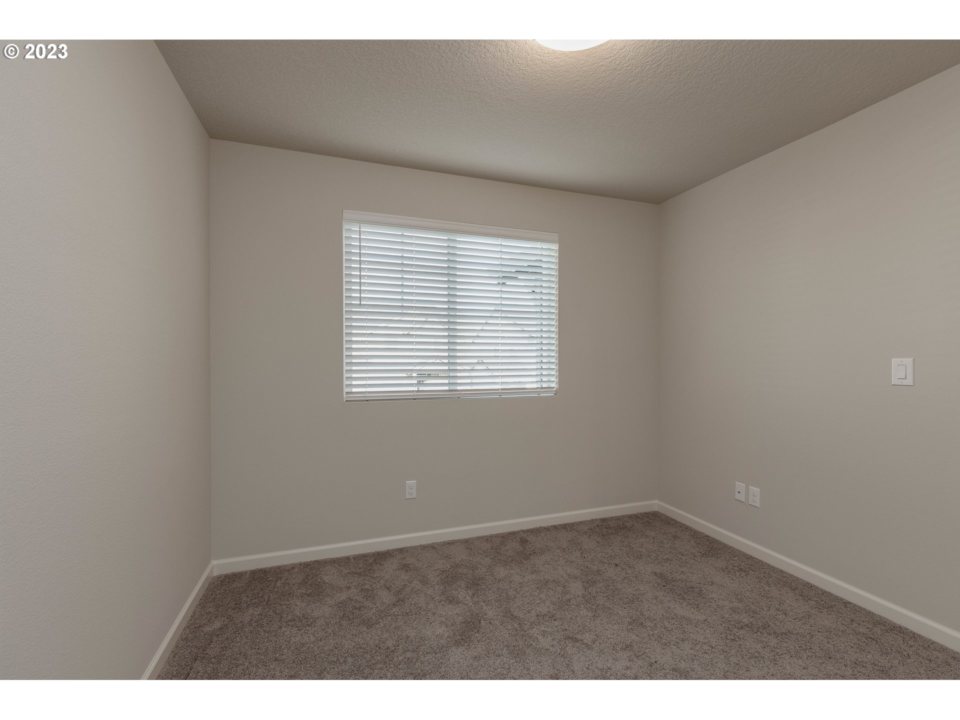 3825 South 39th Place Ridgefield, WA 98642 - Photo 22 of 37 an empty room with a window