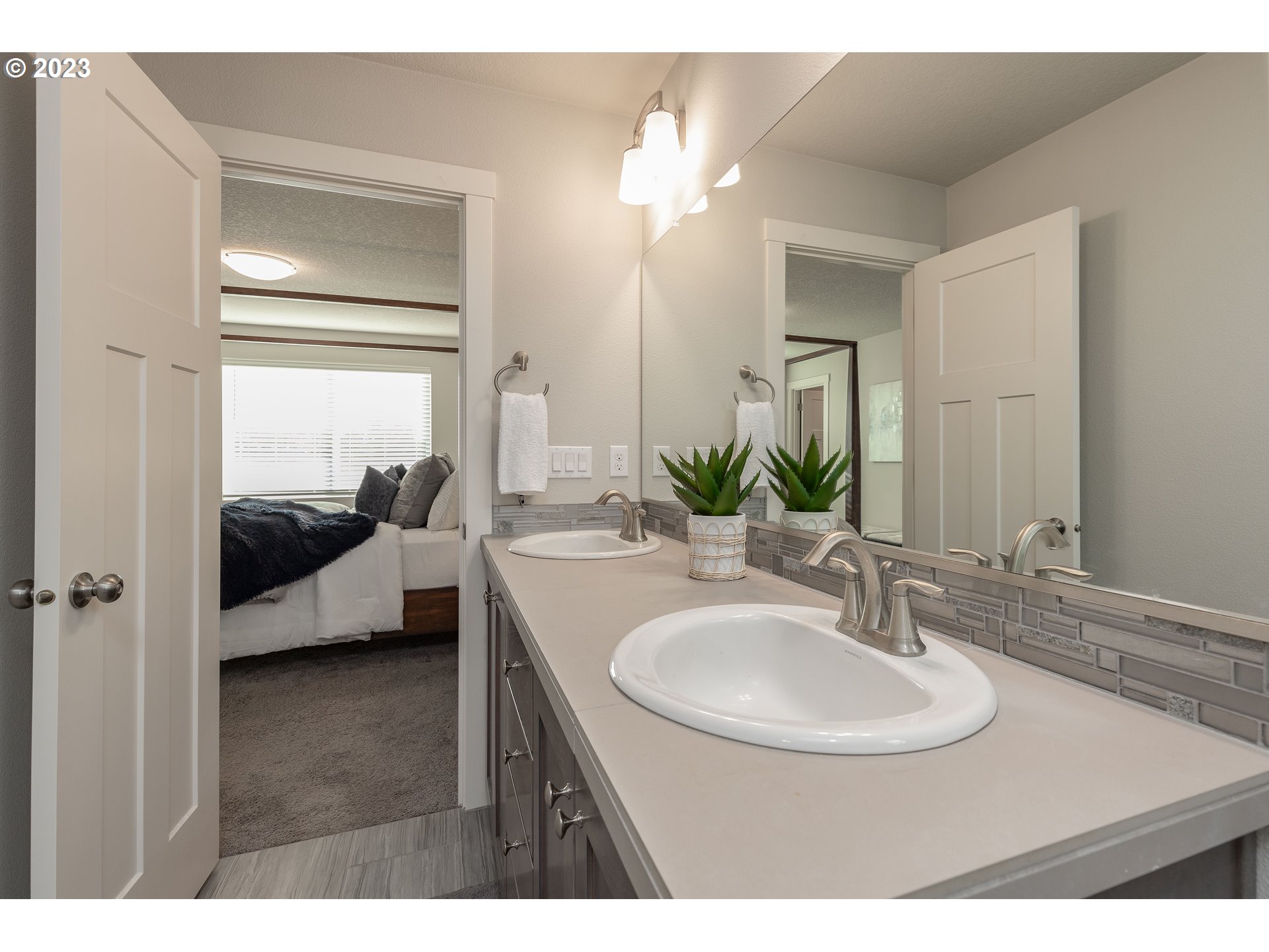 3825 South 39th Place Ridgefield, WA 98642 - Photo 25 of 37 a en suite bathroom with a sink and a mirror