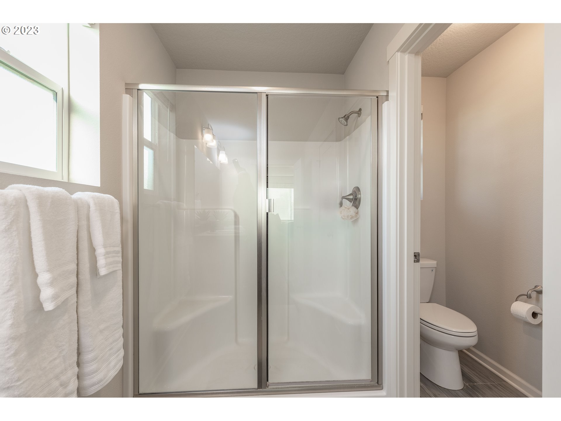 3825 South 39th Place Ridgefield, WA 98642 - Photo 27 of 37 a bathroom with a shower and toilet