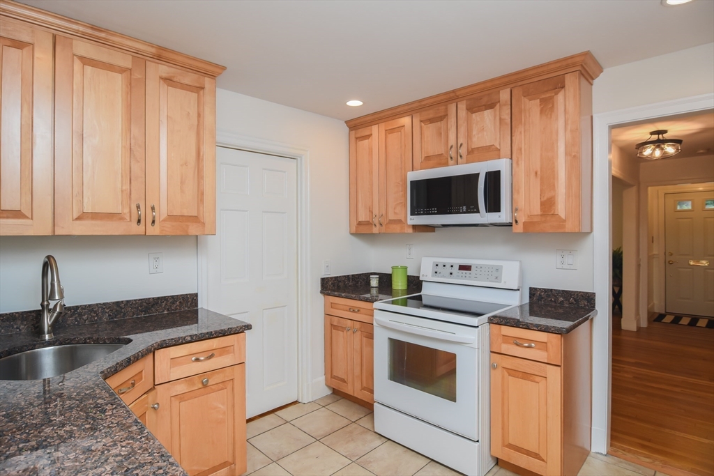 24 Bellevue Road Stoneham, MA 02180 - Photo 12 of 40