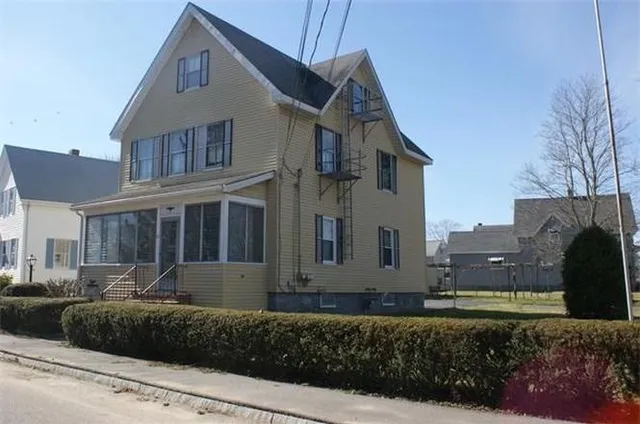 $2,100 | 52 Floral Street, Unit 2, Taunton, MA 02780