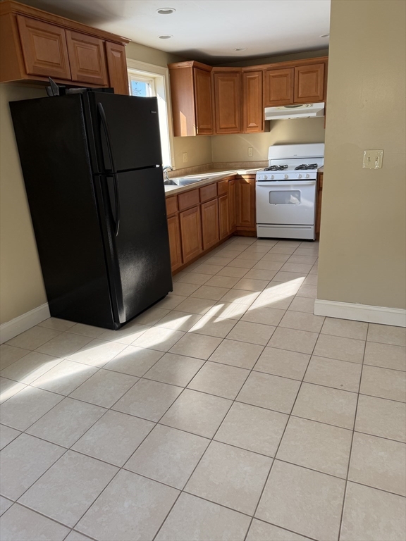 52 Floral Street, Unit 2 Taunton, MA 02780 - Photo 4 of 20