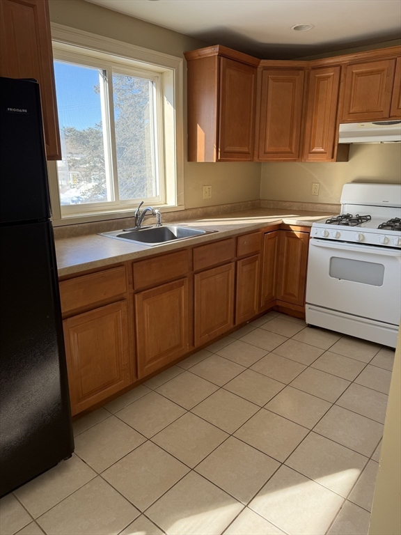 52 Floral Street, Unit 2 Taunton, MA 02780 - Photo 6 of 20