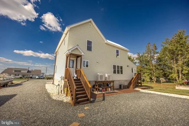 a view of a house with yard and terrace