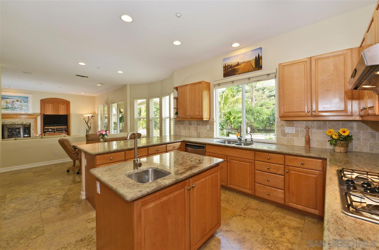 559 Hidden Ridge Court Encinitas, CA 92024 - Photo 8 of 25